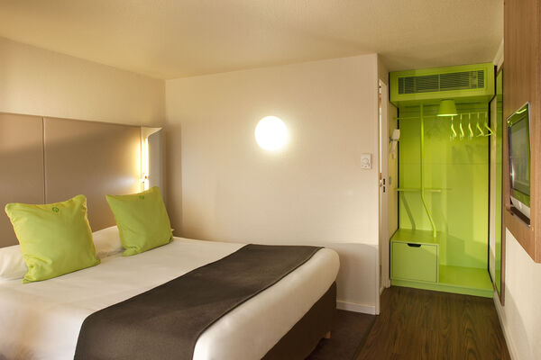 Valenciennes-Petite-Foret-Campanile-Chambre-Doublejpg.jpg
