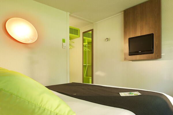 Valenciennes-Petite-Foret-campanile chambre 05 bd.jpg