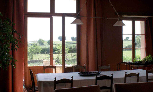 3. Vue depuis la salle commune vers le jardin.jpg