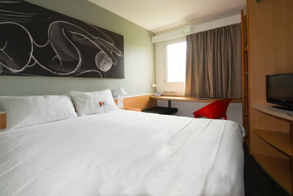 IBIS REIMS TINQUEUX.jpg