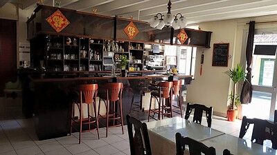 Shanghai-bar-sit.jpg