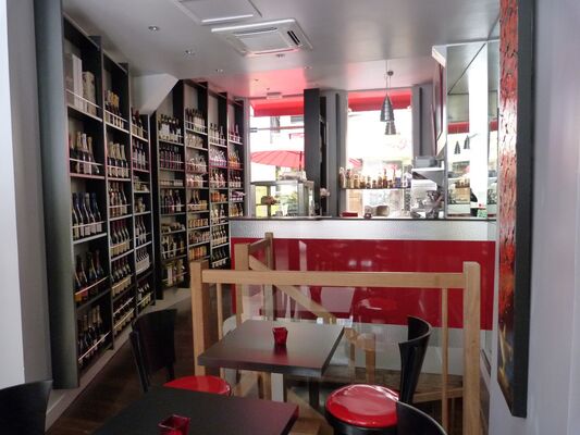 Rouge et Noir - salle resto étage.JPG