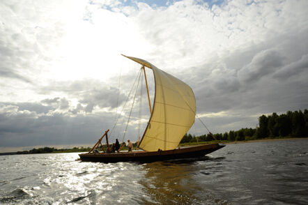 Balade en futrau sur la Loire avec l'Association des Marins du Port de Chambord