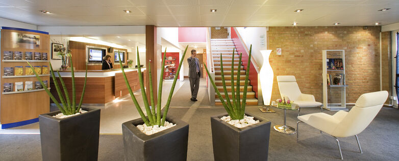 Valenciennes-Novotel-Hall.jpg