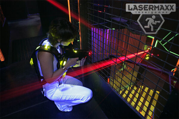 13_lasermaxx-lasertag-action.jpg