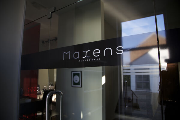 maxens-vitrine1-mons.jpg