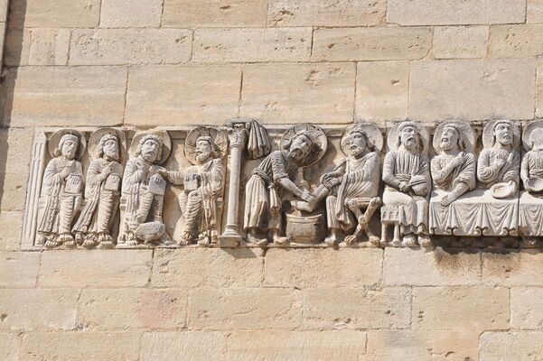 Eglise Notre Dame des Pommiers 010.jpg