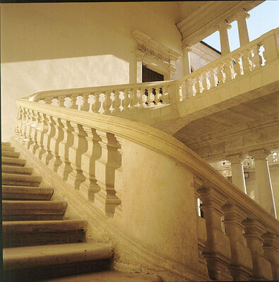 Beaucaire Escalier Mairie .JPG