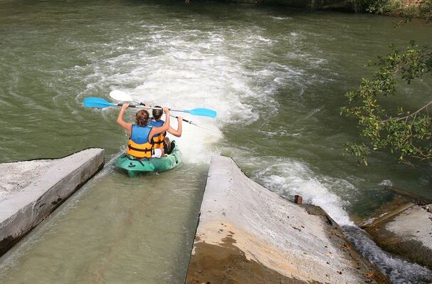 LES CANOES DE BEAUCAIRE
