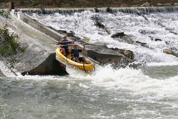 LES CANOES DE BEAUCAIRE