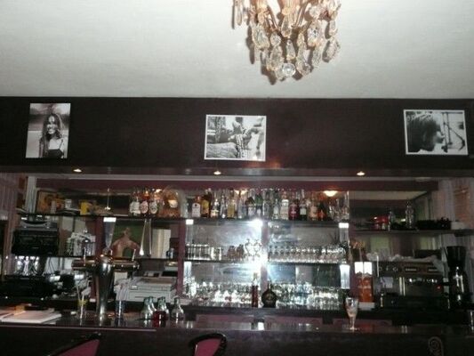 CHEZ VOUS