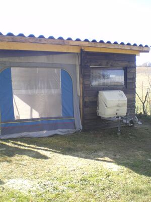 Caravane aménagée en chalet