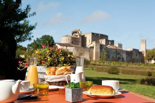 Petit déjeuner en terrasse