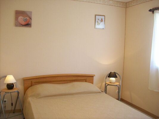 Chambre avec lit double