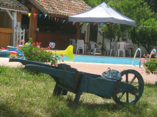 POOL HOUSE ET TERRASSE
