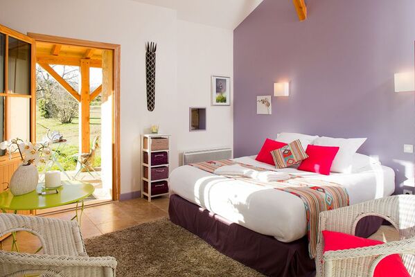 Chambre double confortable et spacieuse