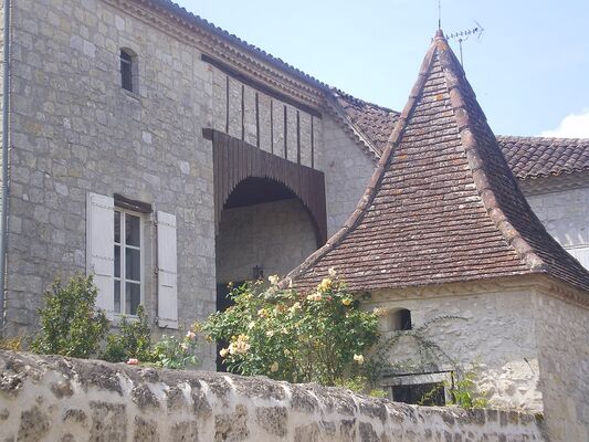 MAISON AVEC PIGEONNIER