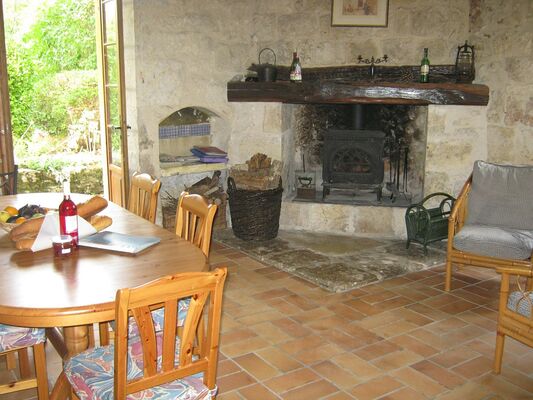 Salle à manger avec cheminée
