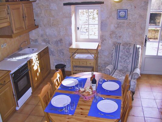 Cuisine ouverte sur la salle à manger