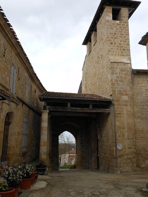 PORTE FORTIFIÉE ET PORCHE