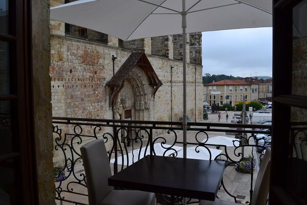 Restaurant Le Balcon face à la Cathédrale Saint-Pierre