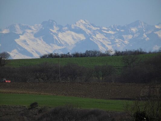 zoom sur les Pyrénées depuis Monblanc