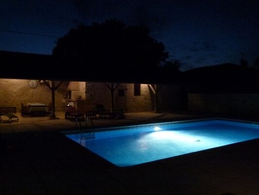 Piscine éclairée
