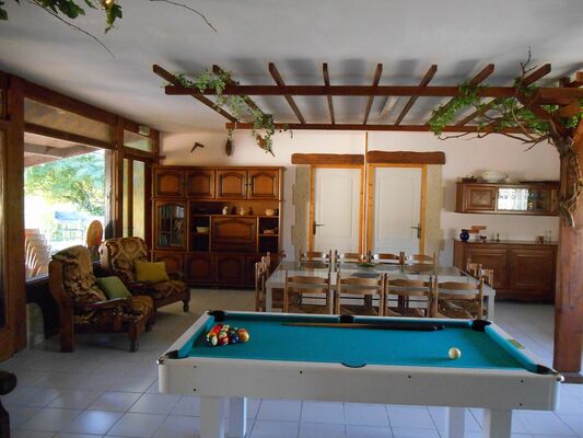 Salle à manger avec billard
