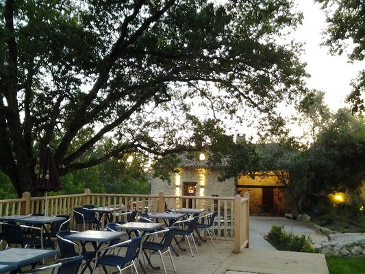 Terrasse du Restautant l'Estanquet à Larressingle