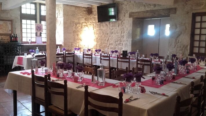 Repas de groupe au Restaurant l'Estanquet de Larressingle