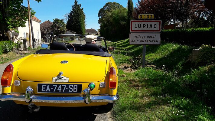 CLASSIC CARS