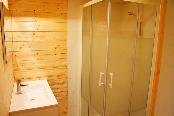Chambre avec salle de bain privative