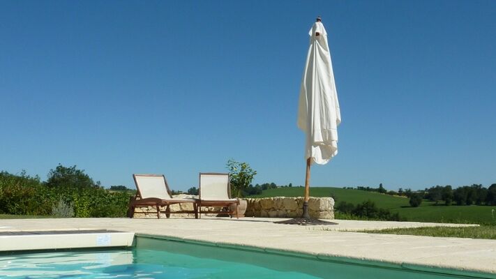 PISCINE ET CHAMBRES D'HÔTES