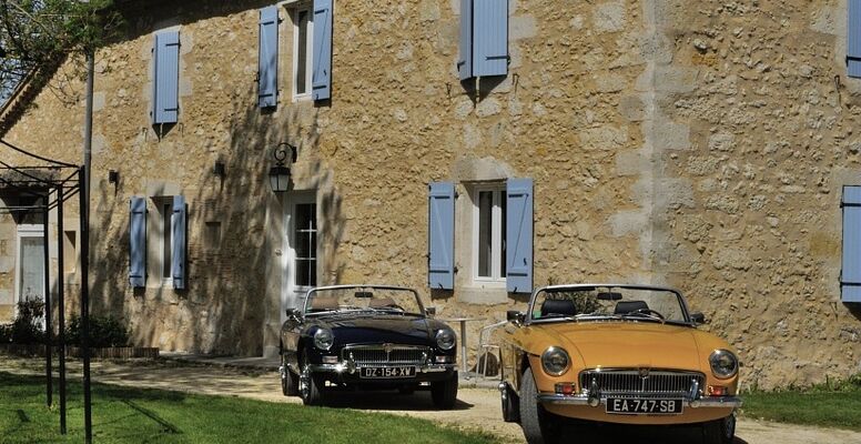 CLASSIC CARS
