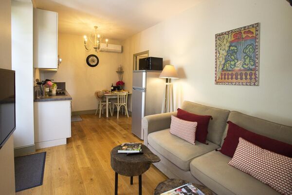 PHOTO2