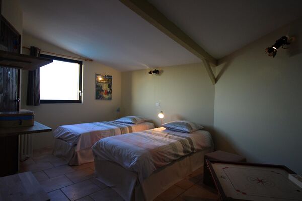 PHOTO2