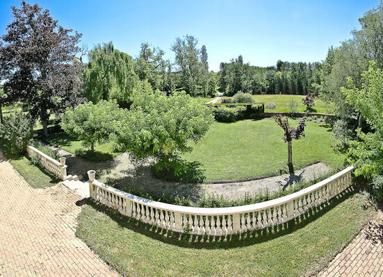 PHOTO1