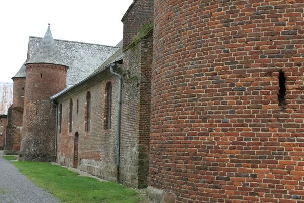 Eglise 1 < Plomion < Aisne < Picardie