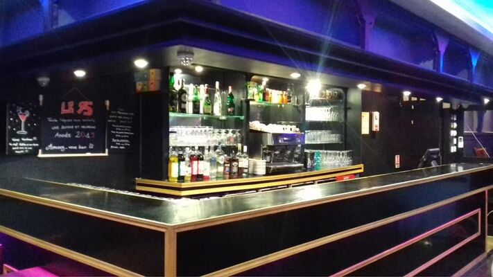 bar-8