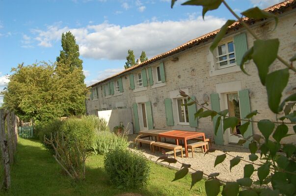 L'hébergement de groupes "Le Hameau de Sainte-Mégrine" à Coulon