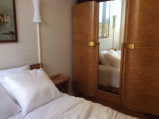 Madame-Lemarie-Marie-Paule-Dinard-chambre-et-armoire
