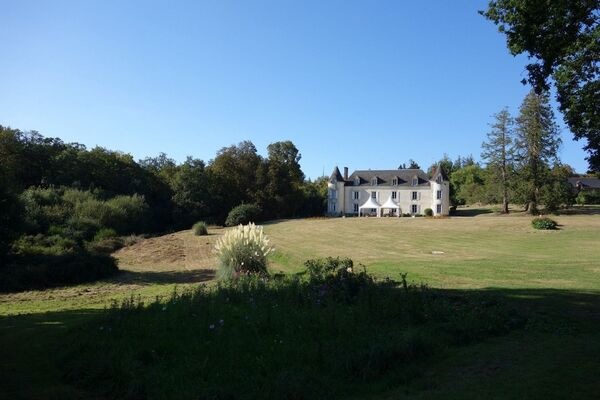 Château et parc de la Ville Huë