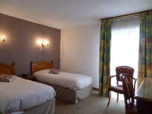 Hotel-les-Tilleus-Dinard-chambre-twin-2