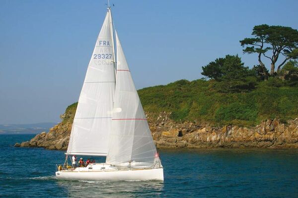 La baie de Douarnenez en voilier moderne