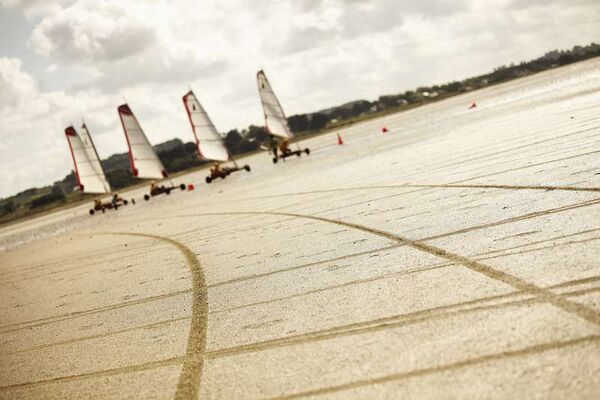 PLOUESCAT CHAR A VOILE COURSE