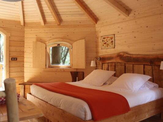 LES CABANES DANS LES BOIS