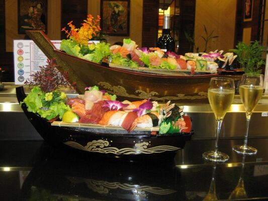 SUSHI BOAT