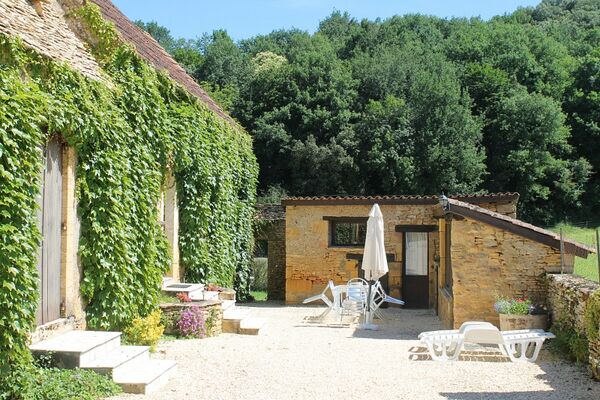 Mensac3_location_avec_piscine_à_partager_terrasse