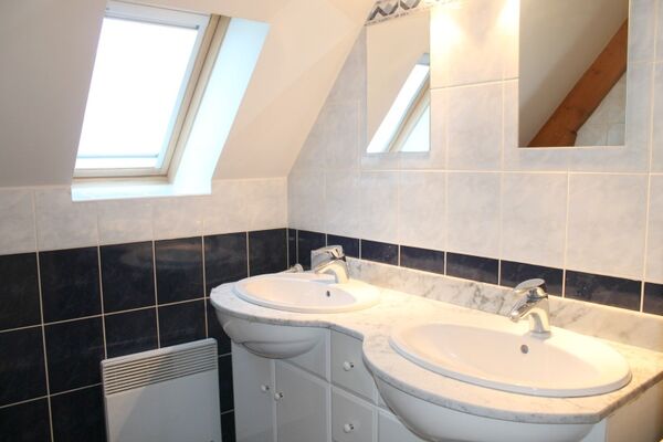 ROCANADEL-SALLE DE DOUCHE
