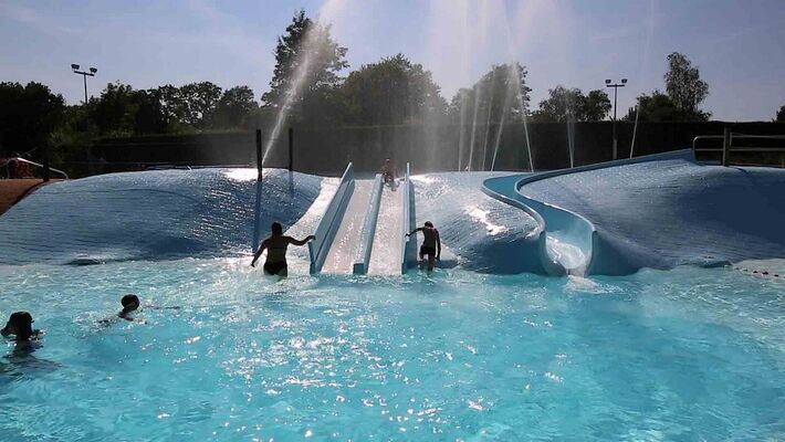 argentonnay-camping-lac-dhautibus-piscine2